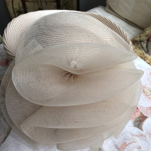 Fancy hat - Picture 3 of 5